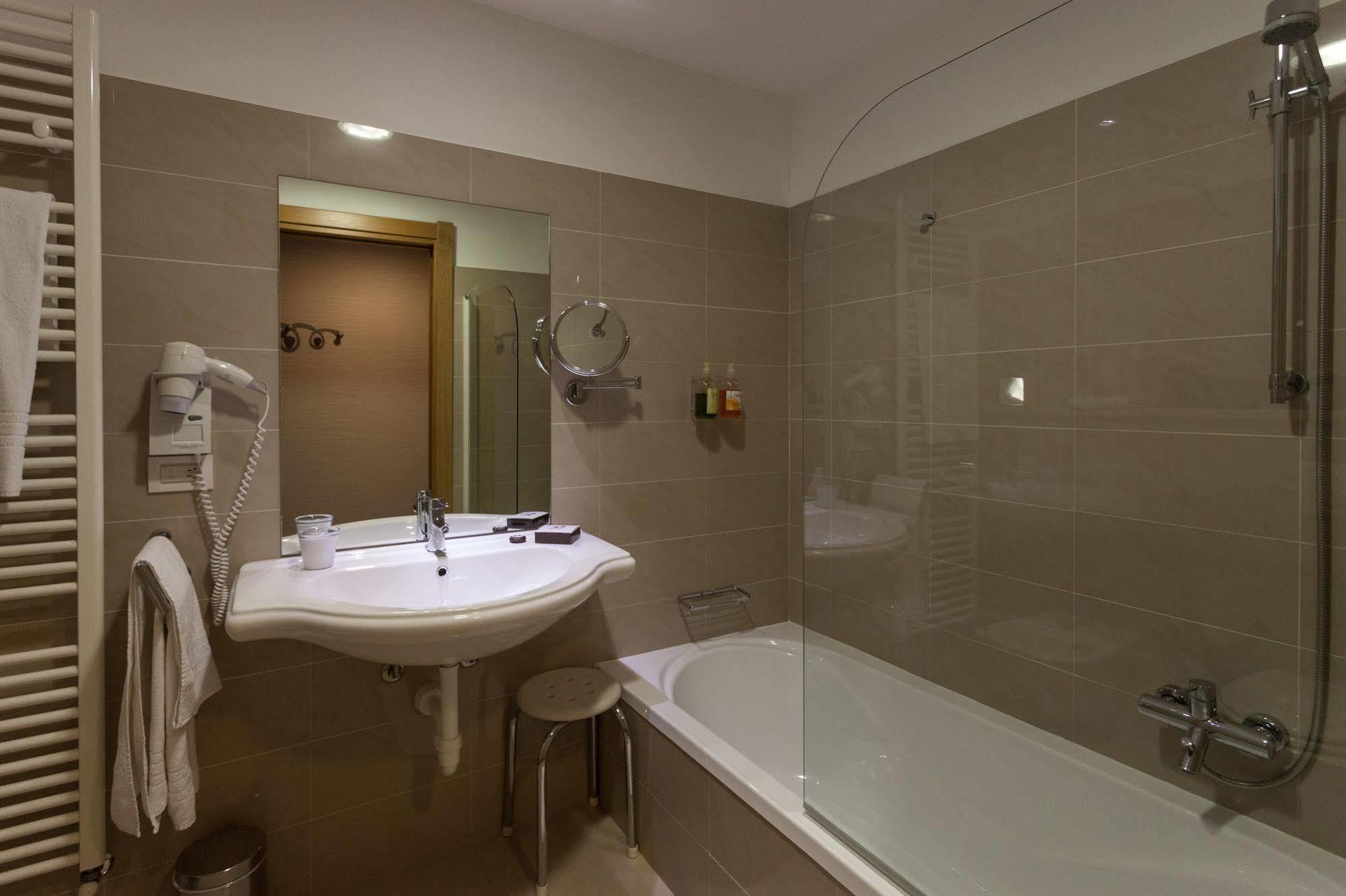 Best Western Ivrea Crystal Palace Banchette D'Ivrea Exteriör bild