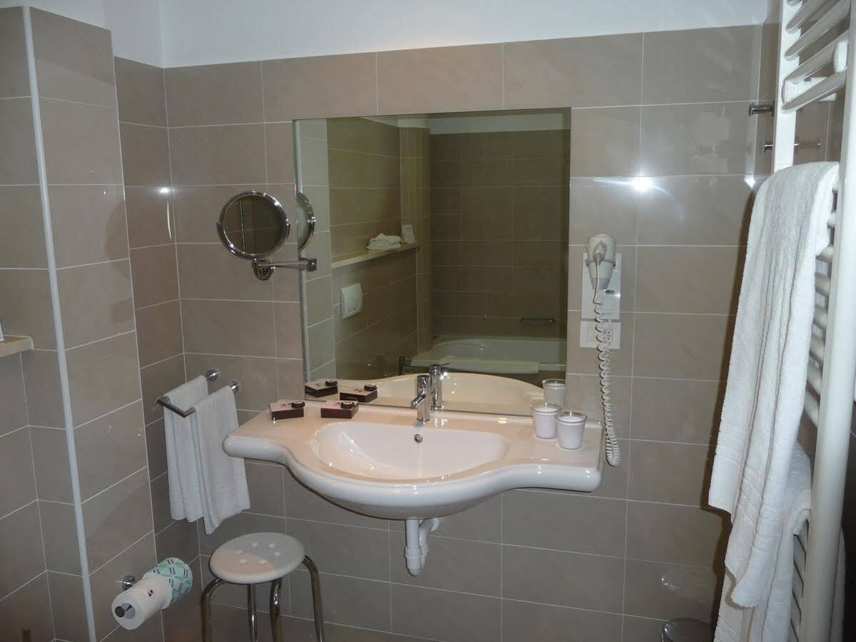 Best Western Ivrea Crystal Palace Banchette D'Ivrea Exteriör bild